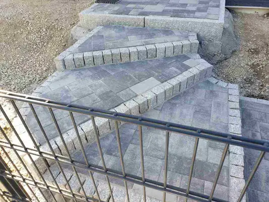 6. Bild Treppenbau: Neugestaltung Treppe und Pflaster